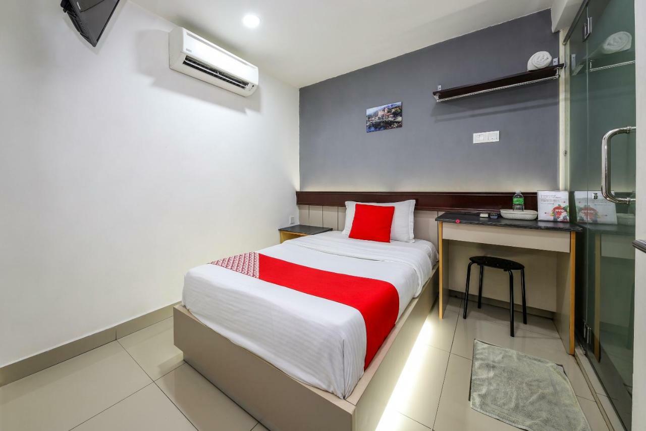 Oyo 317 Citytop Hotel Cheras Exterior photo